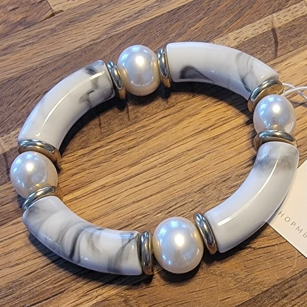 Meghan Browne Style Lotti White Chunky Resin Bead Stretch Bracelet - Picture 2 of 13